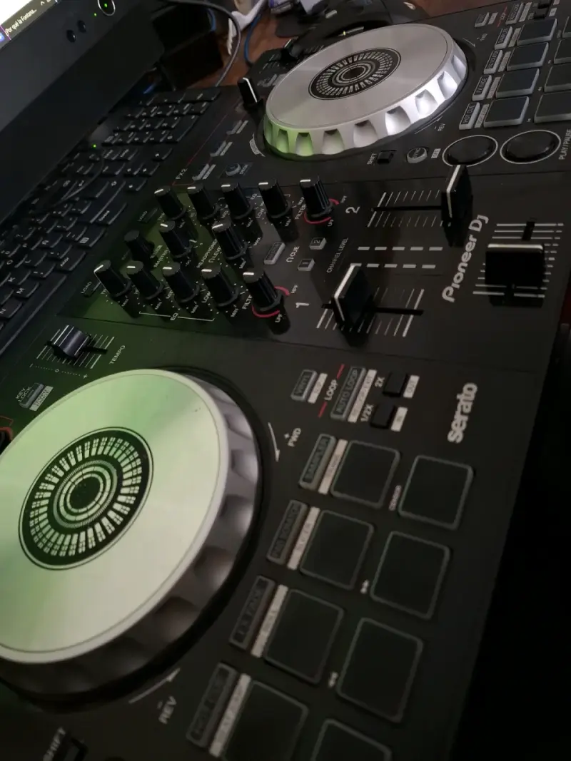 Controlador DJ Pioneer SB3 con Serato - 1