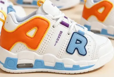 Zapatillas deportivas infantiles coloridas - miniatura 1