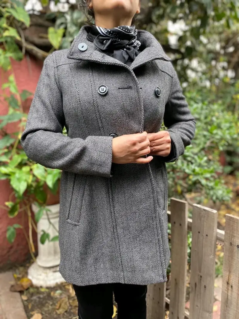 Abrigo de lana gris para mujer con capucha - 3