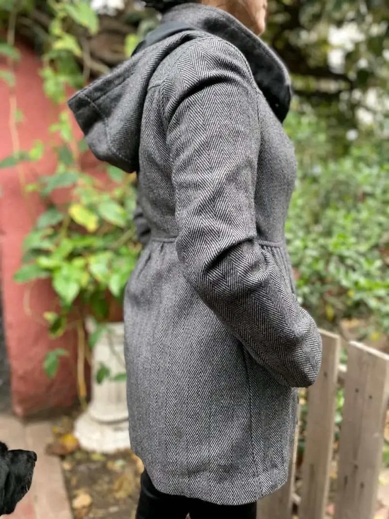 Abrigo de lana gris para mujer con capucha - 4