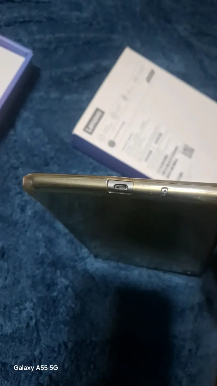 Tablet Lenovo Tab M8 HD con funda y protector - 4
