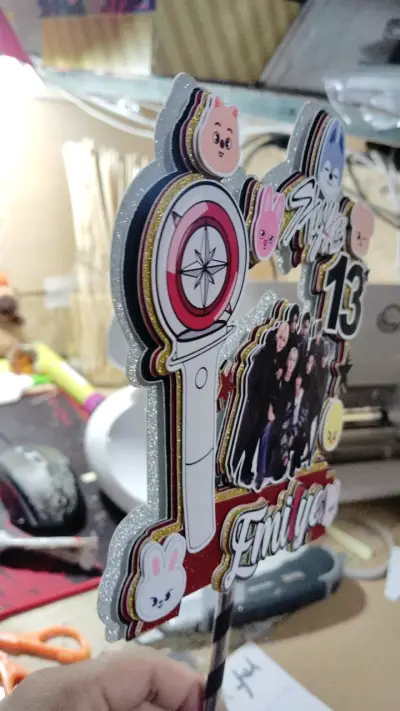Decoración de pastel Stray Kids personalizada - miniatura 1