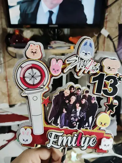 Decoración de pastel Stray Kids personalizada - miniatura 2