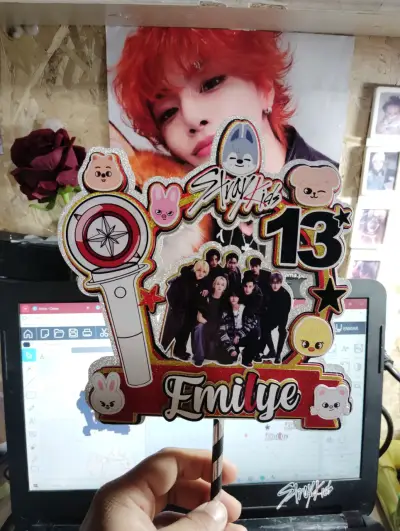 Decoración de pastel Stray Kids personalizada - miniatura 3