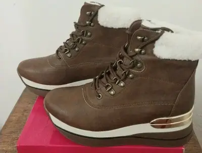 Botines de invierno marrones con forro de lana - miniatura 1