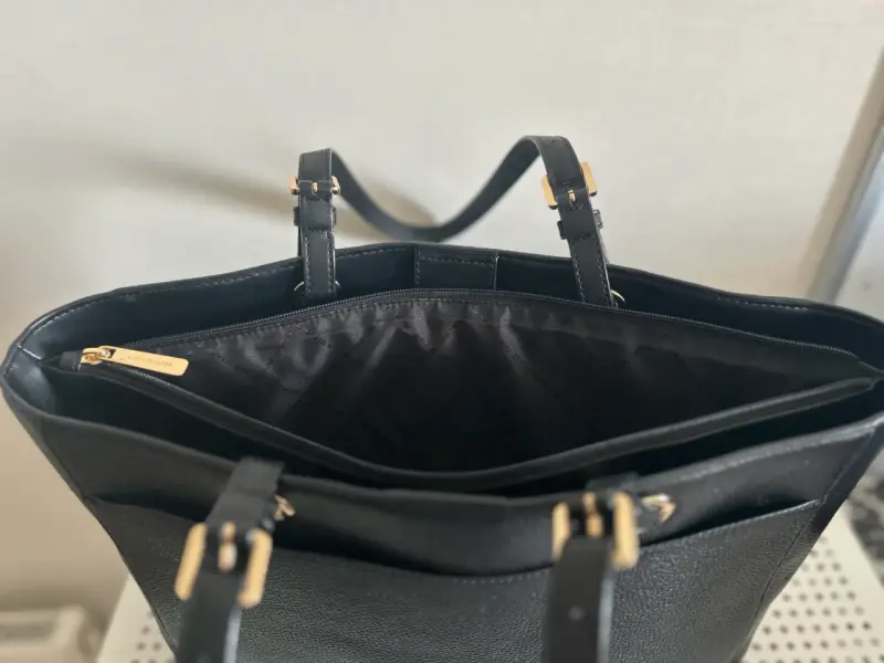 Bolso de cuero negro Michael Kors elegante - 3