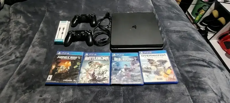 Consola PS4 con 4 juegos y 2 controles - 2