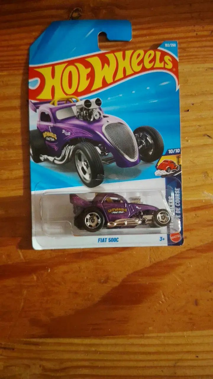 Hot Wheels Fiat 500C morado de colección