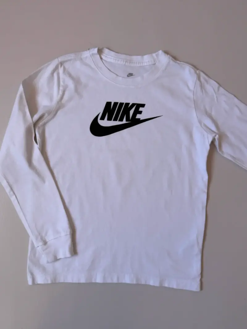 Polera Nike blanca de manga larga para niño - 1