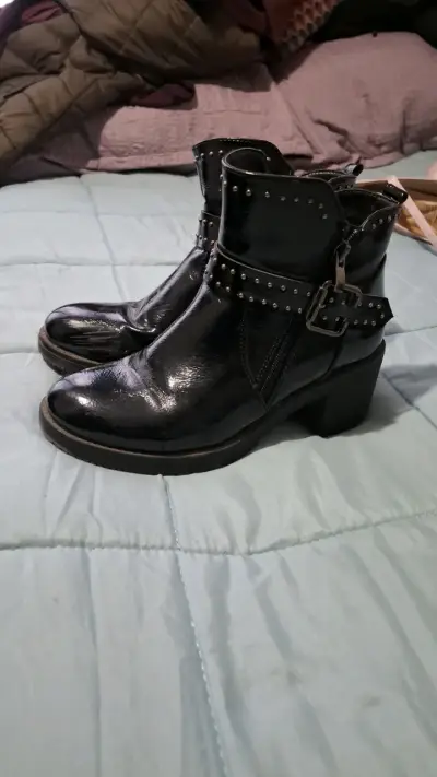 Botines de cuero negro con tachas - miniatura 1