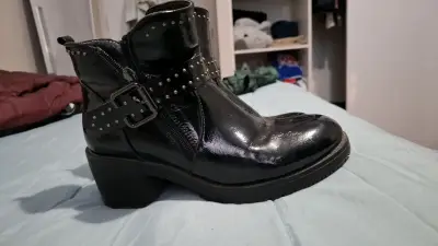 Botines de cuero negro con tachas - miniatura 2