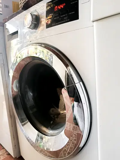 Lavadora Midea 8.5Kg Ultra Cube en buen estado - miniatura 2