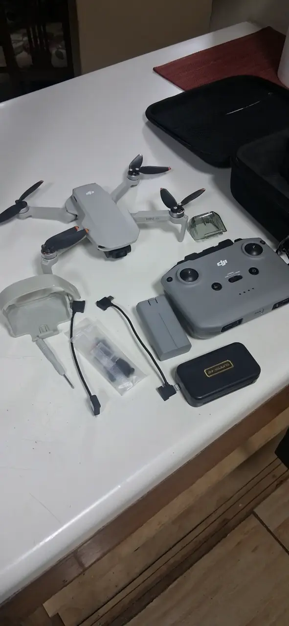 Drone DJI Mini 4k con control remoto y accesorios - 1