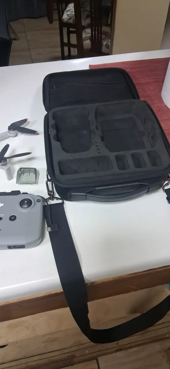 Drone DJI Mini 4k con control remoto y accesorios - 3