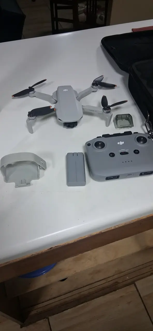 Drone DJI Mini 4k con control remoto y accesorios - 4