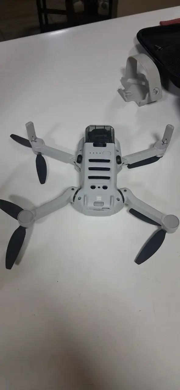 Drone DJI Mini 4k con control remoto y accesorios - 6