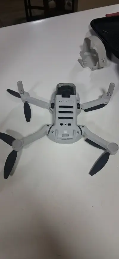 Drone DJI Mini 4k con control remoto y accesorios - miniatura 6