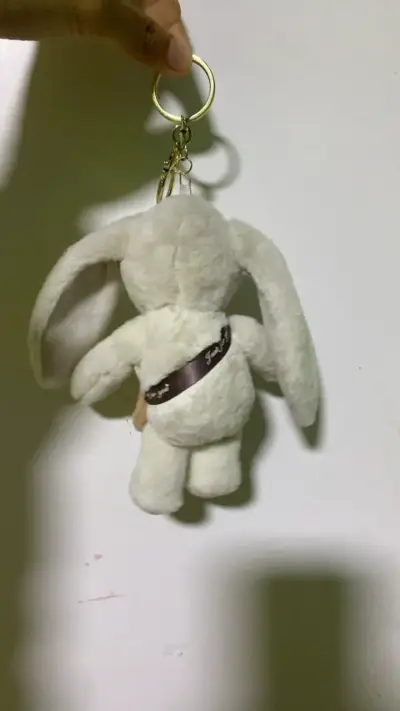 Llavero de peluche conejo blanco - miniatura 2