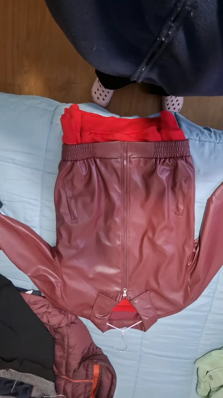 Chaqueta de cuero sintético roja para mujer - 1
