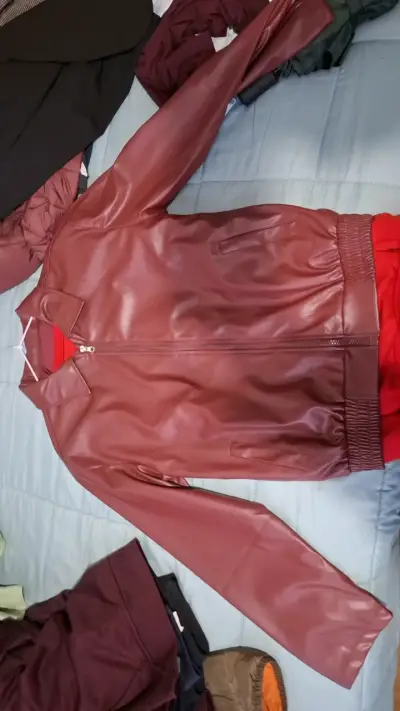 Chaqueta de cuero sintético roja para mujer - miniatura 2