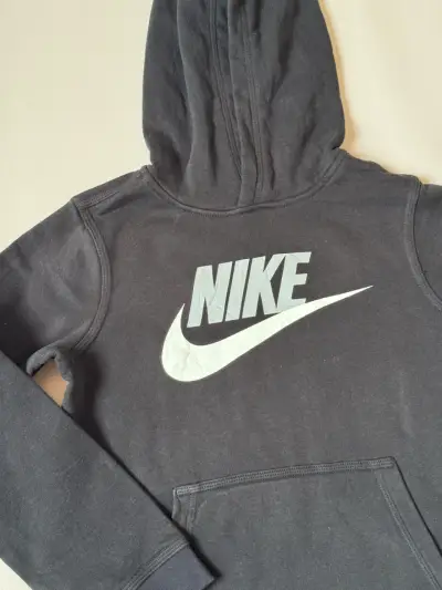 Polerón con capucha Nike negro para niño - miniatura 2