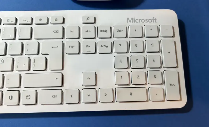 Teclado y Mouse Inalámbrico Microsoft Blanco - 2