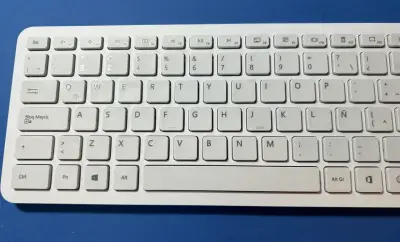 Teclado y Mouse Inalámbrico Microsoft Blanco - miniatura 3