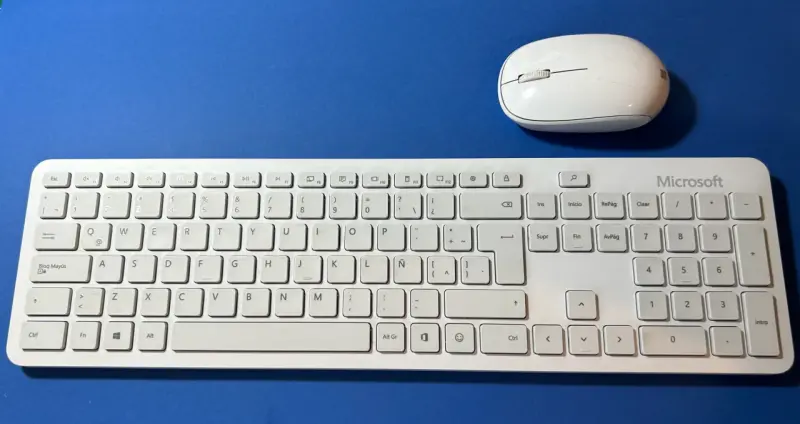 Teclado y Mouse Inalámbrico Microsoft Blanco - 4