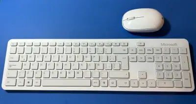 Teclado y Mouse Inalámbrico Microsoft Blanco - miniatura 4