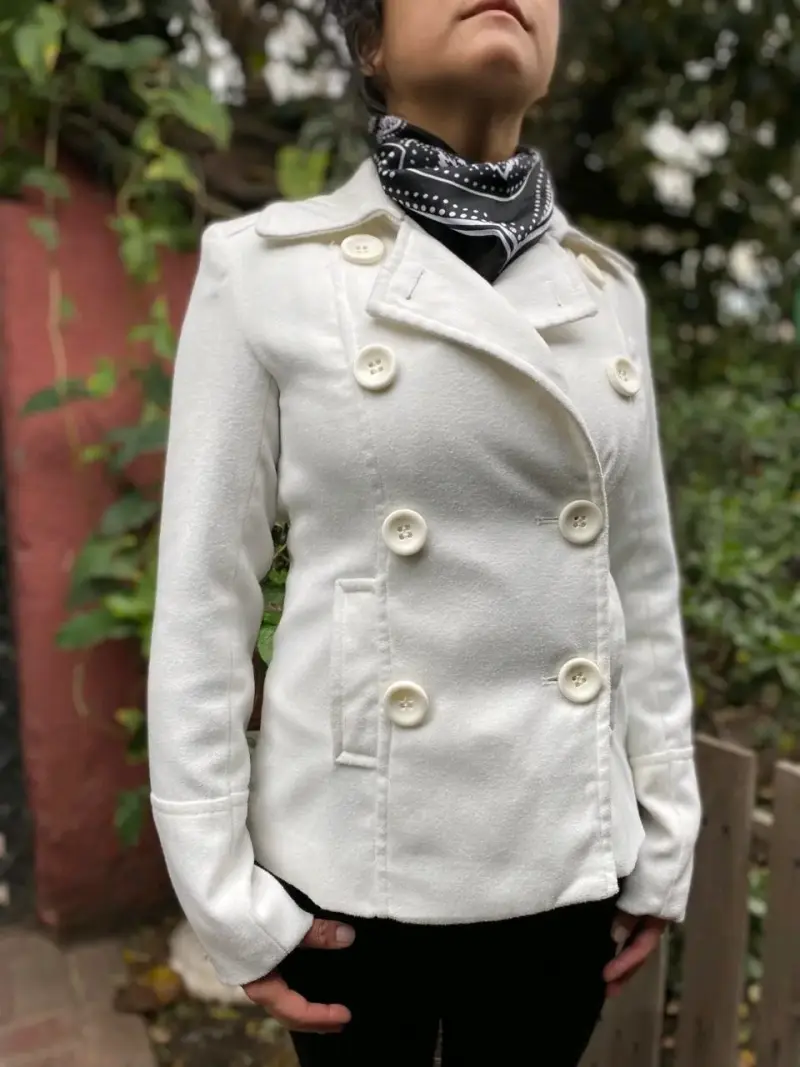 Chaqueta blanca de mujer estilo militar