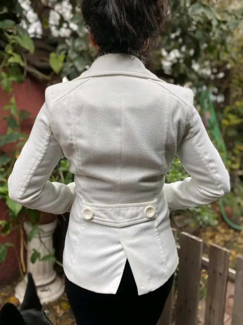Chaqueta blanca de mujer estilo militar - 4