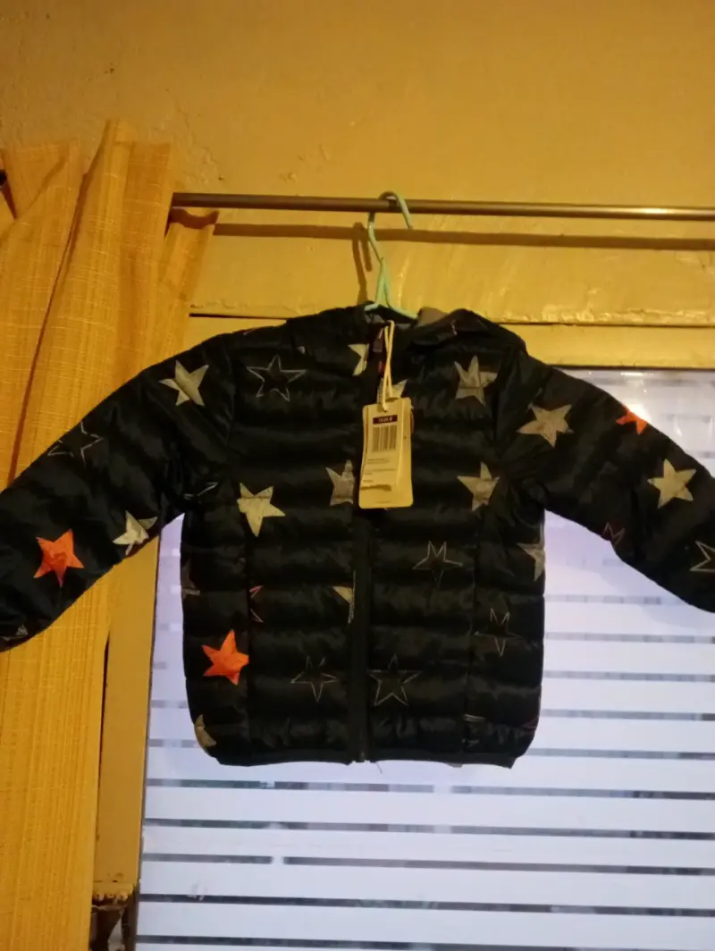 Chaqueta infantil acolchada con estrellas colloky
