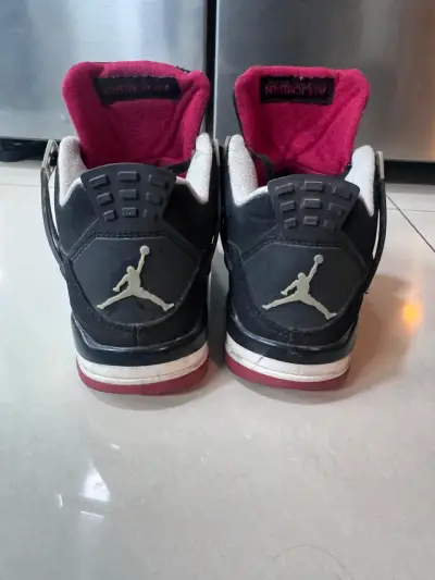 Zapatillas deportivas negras con detalles rojos - miniatura 4