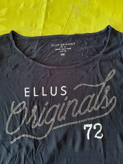 Polera Ellus Originals azul y negra con diseño - miniatura 3