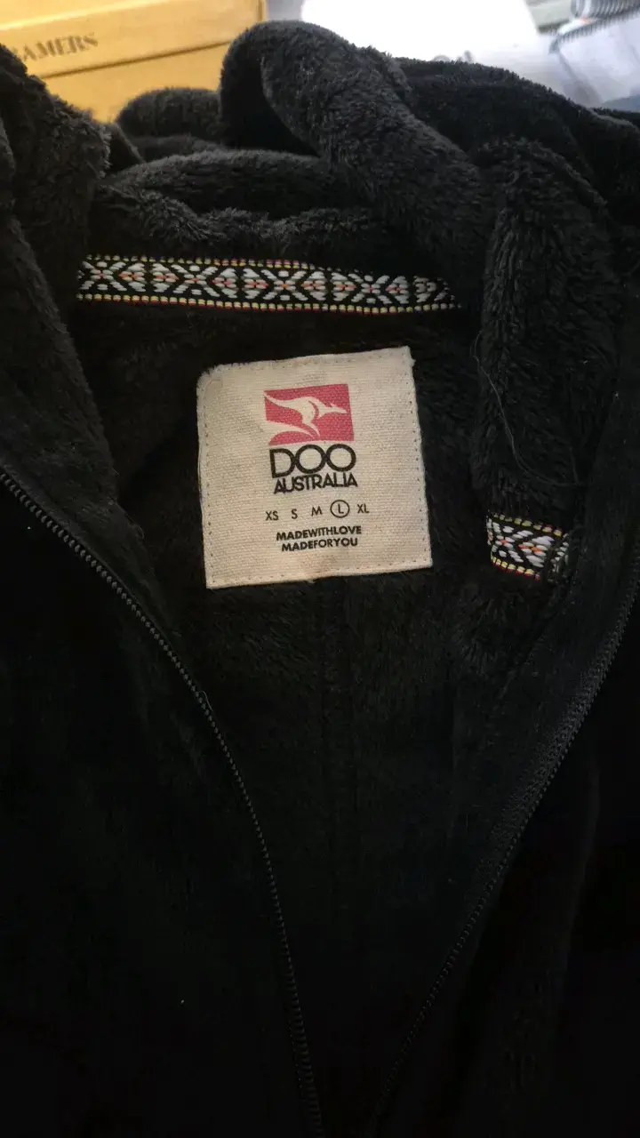 Chaqueta de felpa negra con capucha Doo Australia - 2