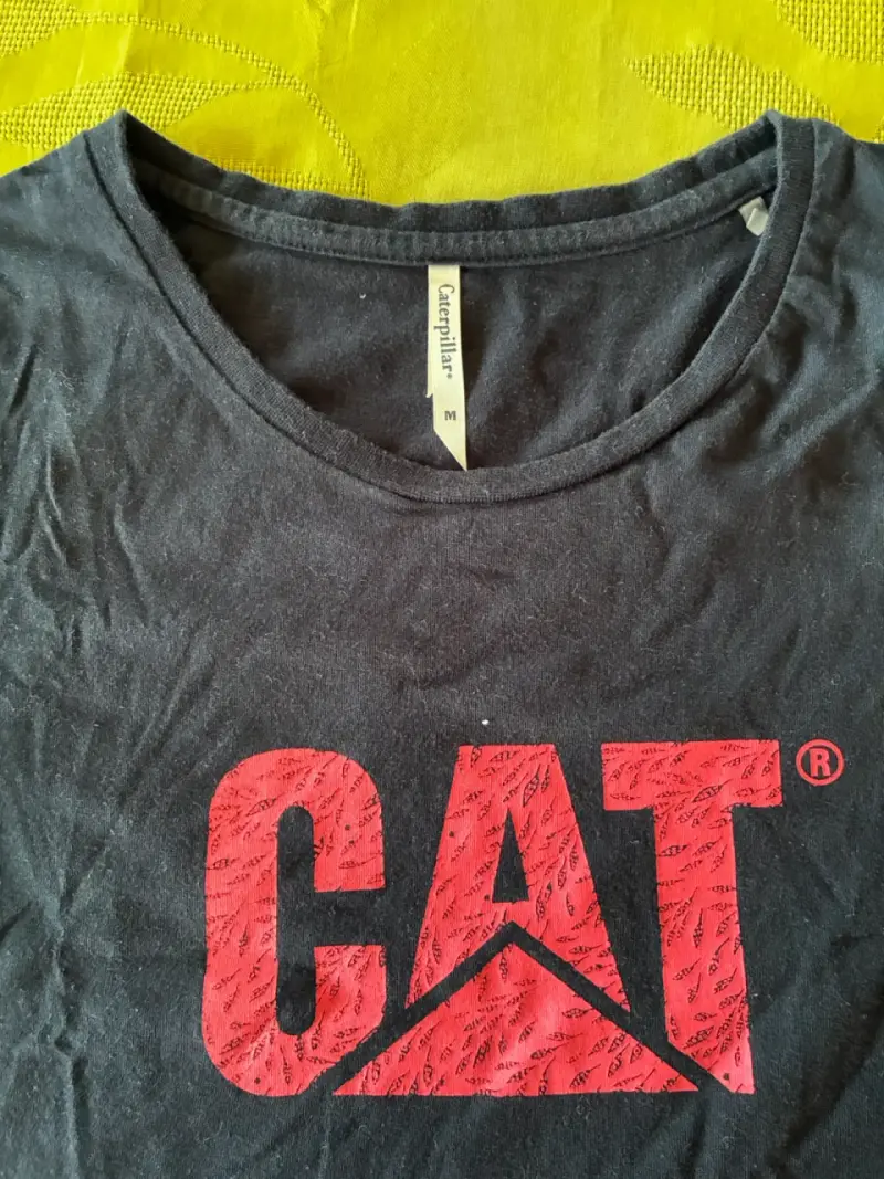Polera Caterpillar CAT negra y gris para mujer - 1