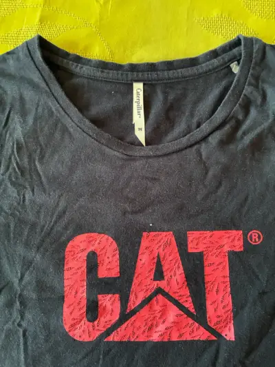 Polera Caterpillar CAT negra y gris para mujer - miniatura 1