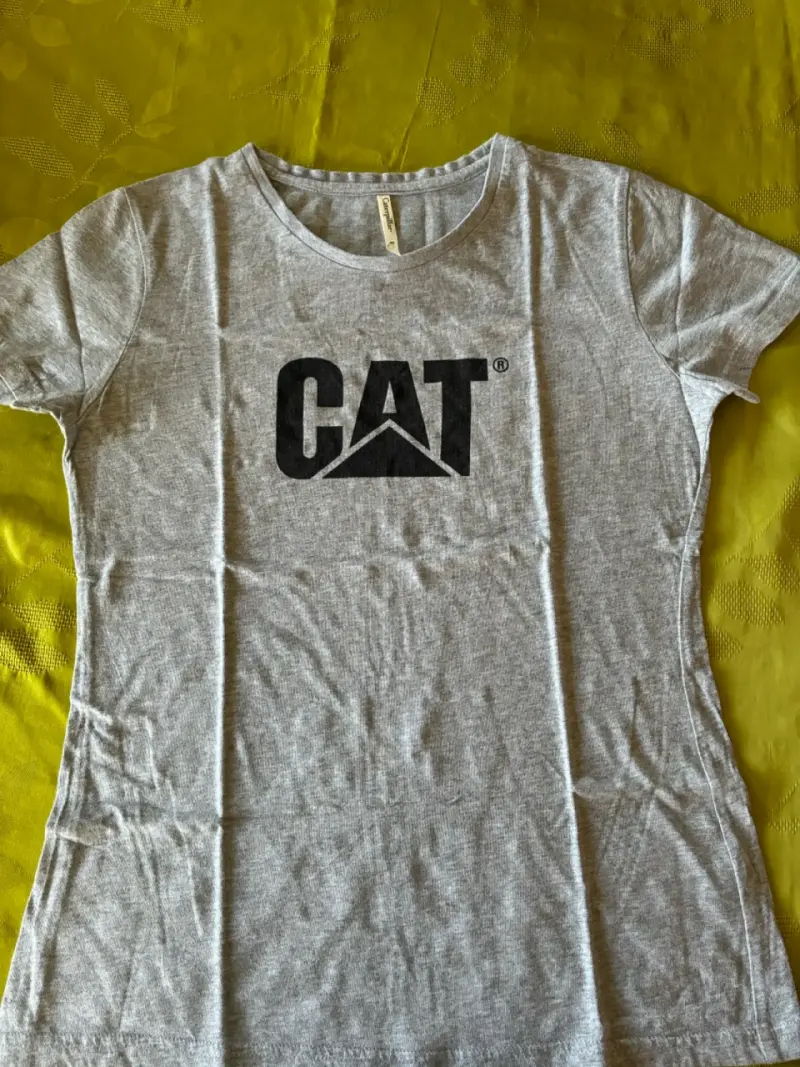 Polera Caterpillar CAT negra y gris para mujer - 4