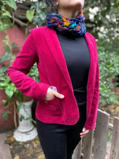 Blazer de terciopelo fucsia para mujer - miniatura 2