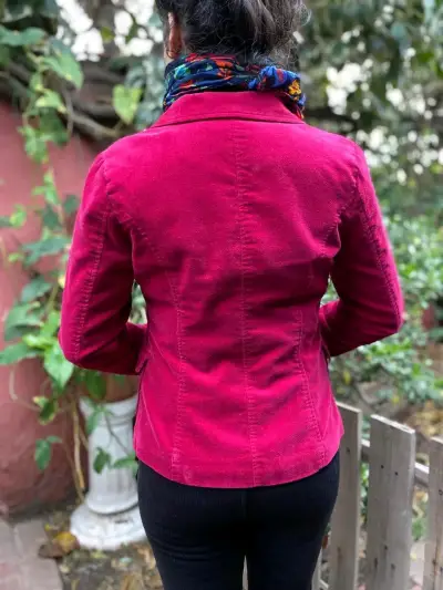 Blazer de terciopelo fucsia para mujer - miniatura 3
