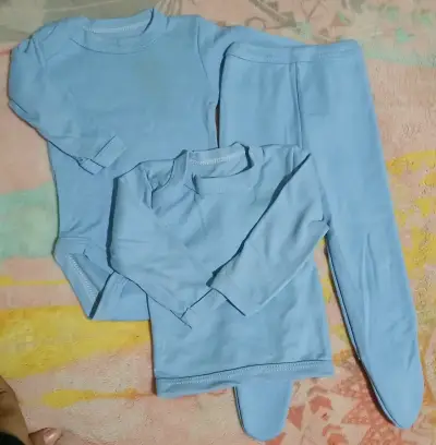 Conjunto de ropa para bebé azul claro - miniatura 1
