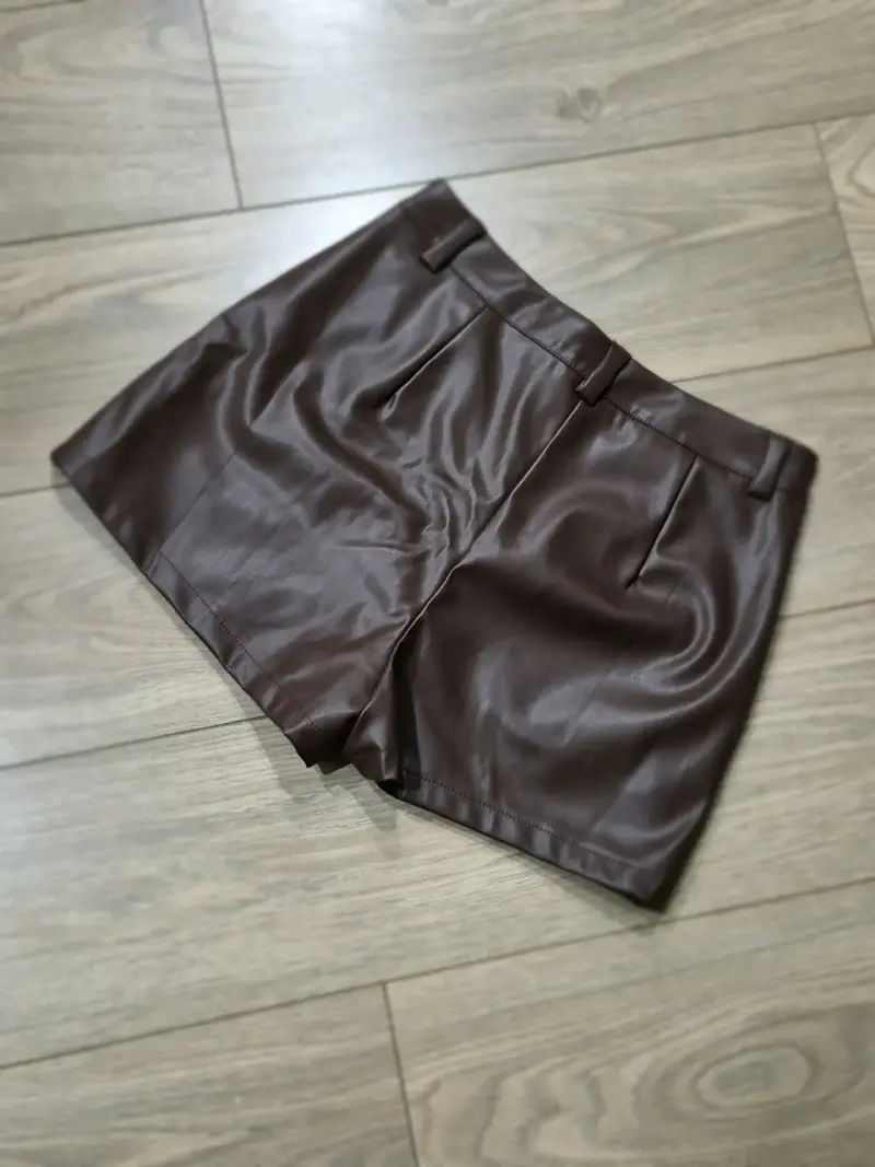 Shorts de cuero sintético marrón para mujer - 2