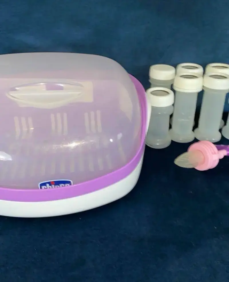 Esterilizador de Biberones Chicco con Botellas