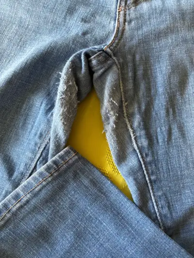 Jeans Levi's azules desgastados para mujer - miniatura 4