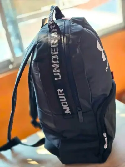 Mochila Under Armour negra con logo grande - miniatura 2