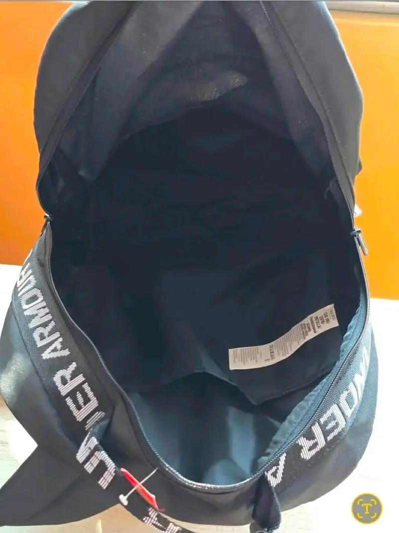 Mochila Under Armour negra con logo grande - 3
