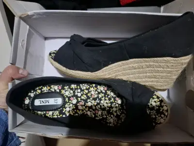 Zapatos de tacón alto con estampado floral - miniatura 2