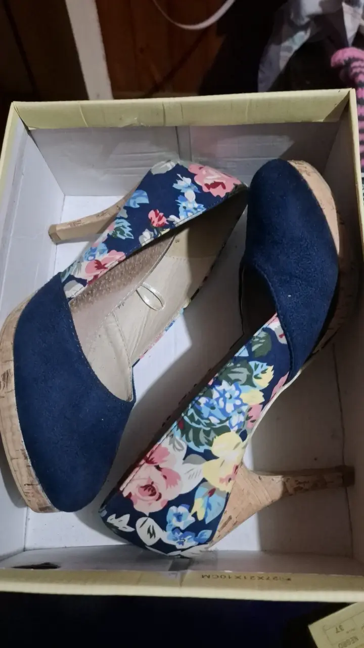 Zapatos de tacón alto con estampado floral - 3