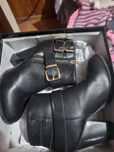 Botines de cuero negro con hebillas - miniatura 1