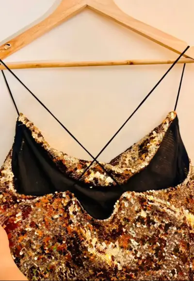 Vestido de lentejuelas doradas para fiesta - miniatura 4